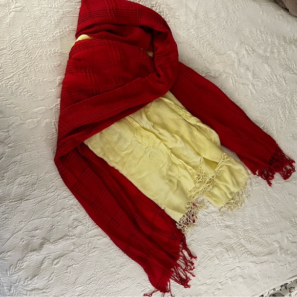 Two scarves or shawls. - Picture 3 of 10